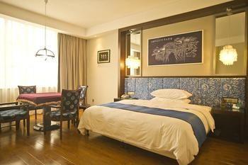 Miaozu Buyi Hotel Fenghuang Extérieur photo